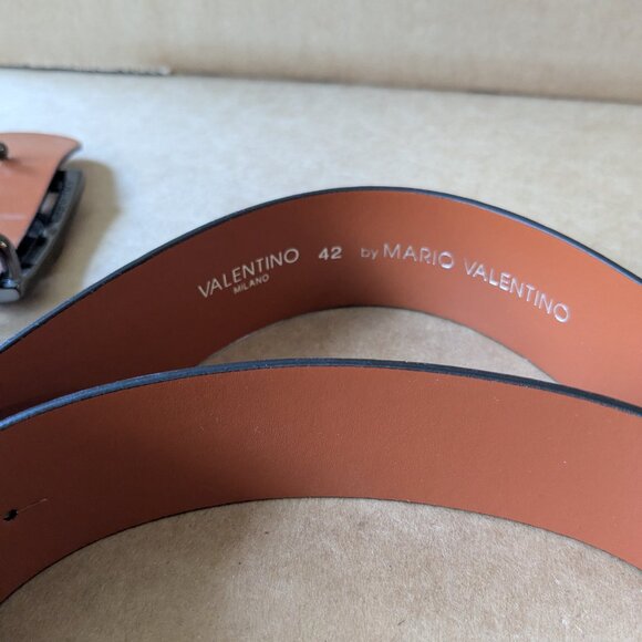 Milo Soave Logo Leather Belt by Valentino - Size 42 - Picture 4 of 4